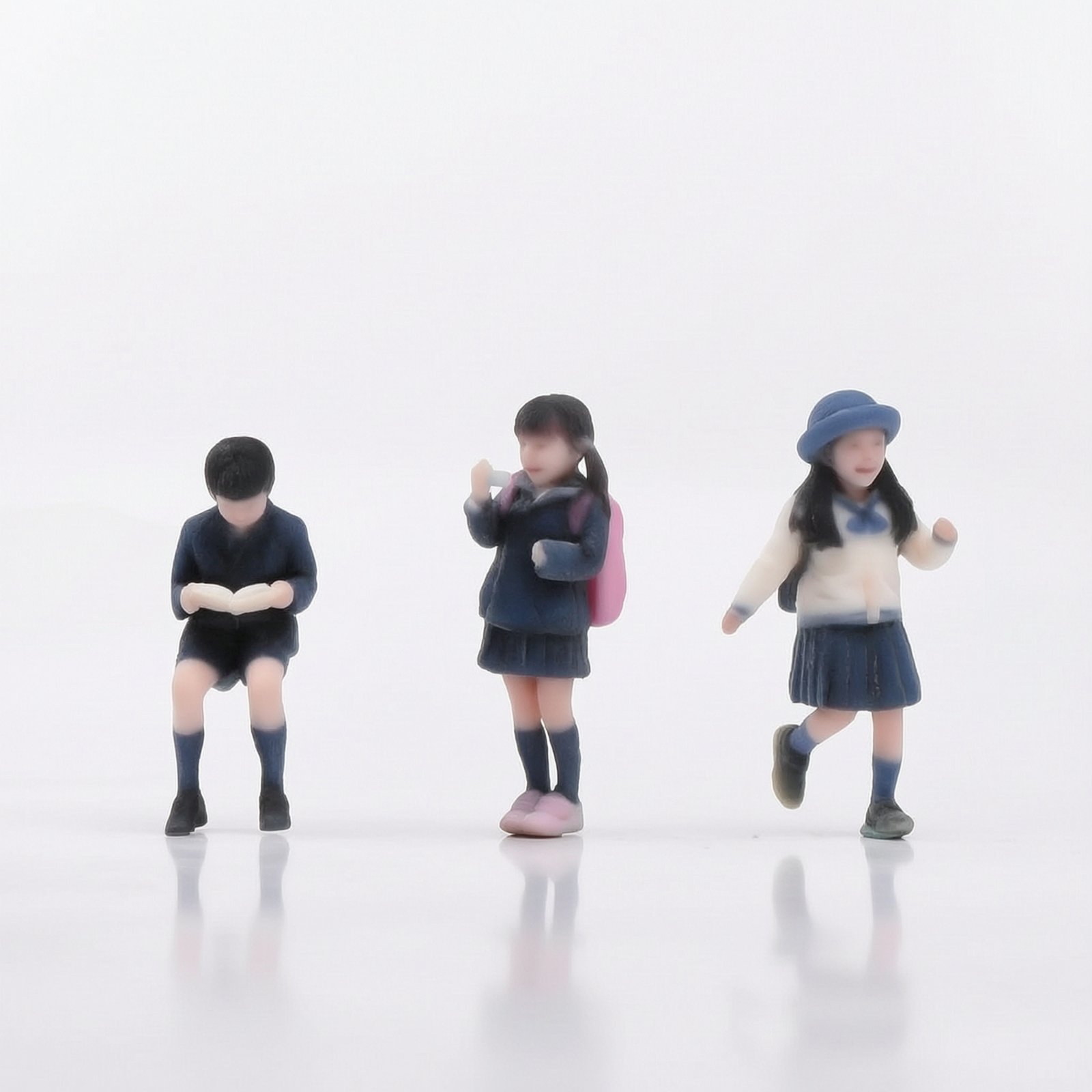 3-Piece 1/64 Schoolchildren Figures