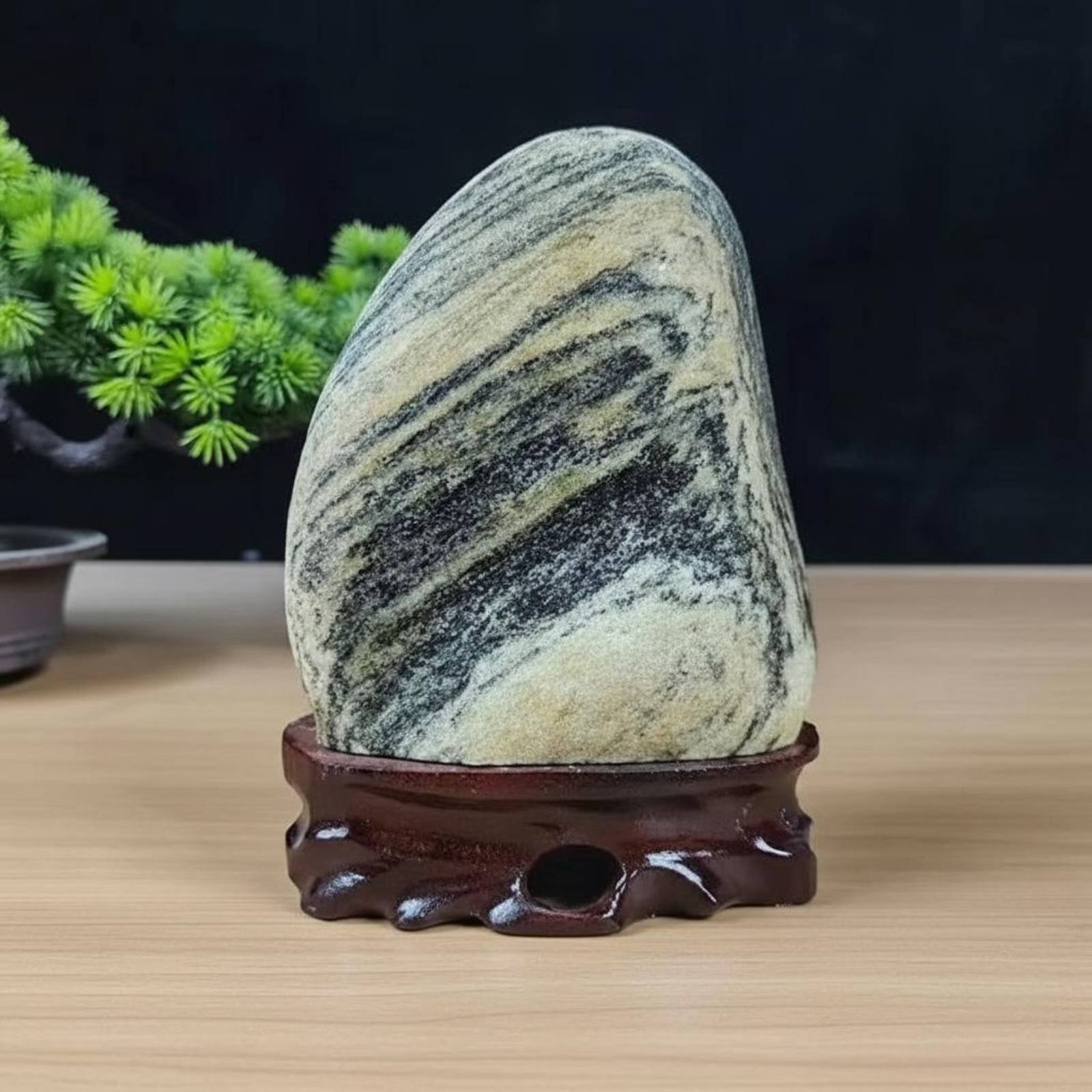 Rock on Stand Decoration