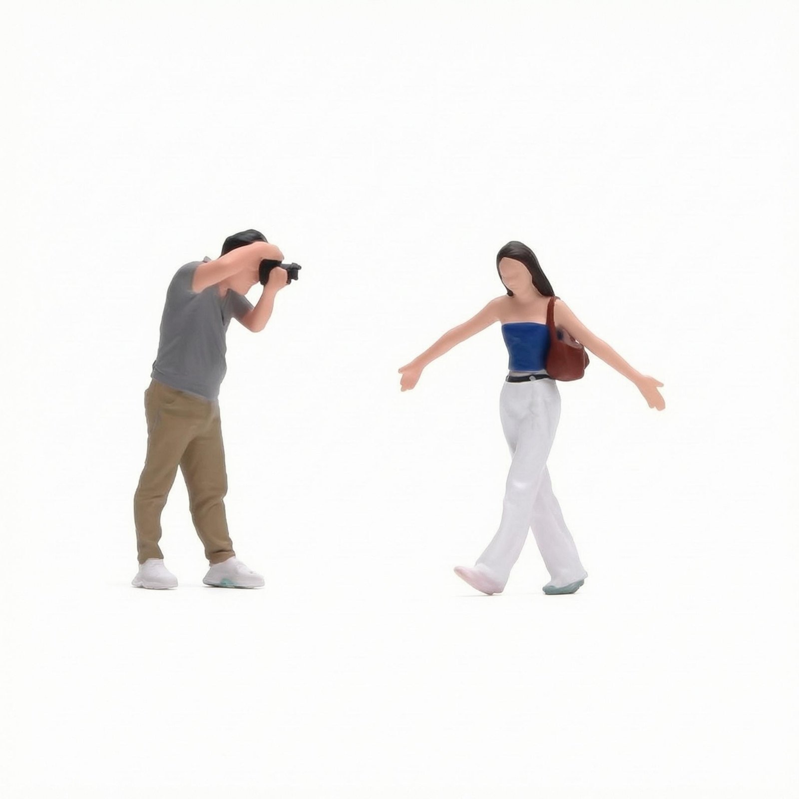 2 Pieces 1/64 Scale Photographer Figurine